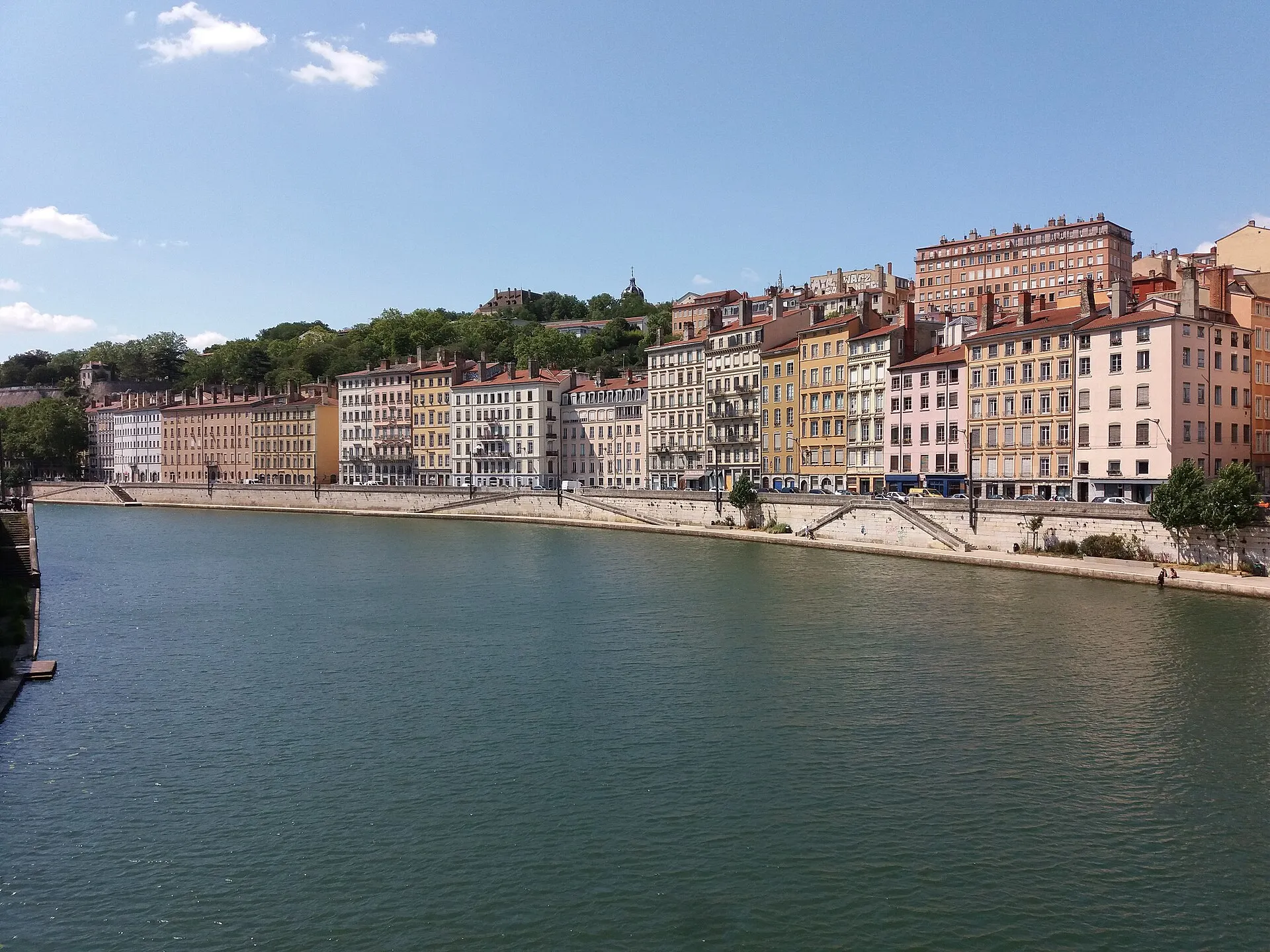 Le quai Saint-Vincent et la Saône, vus depuis la passerelle